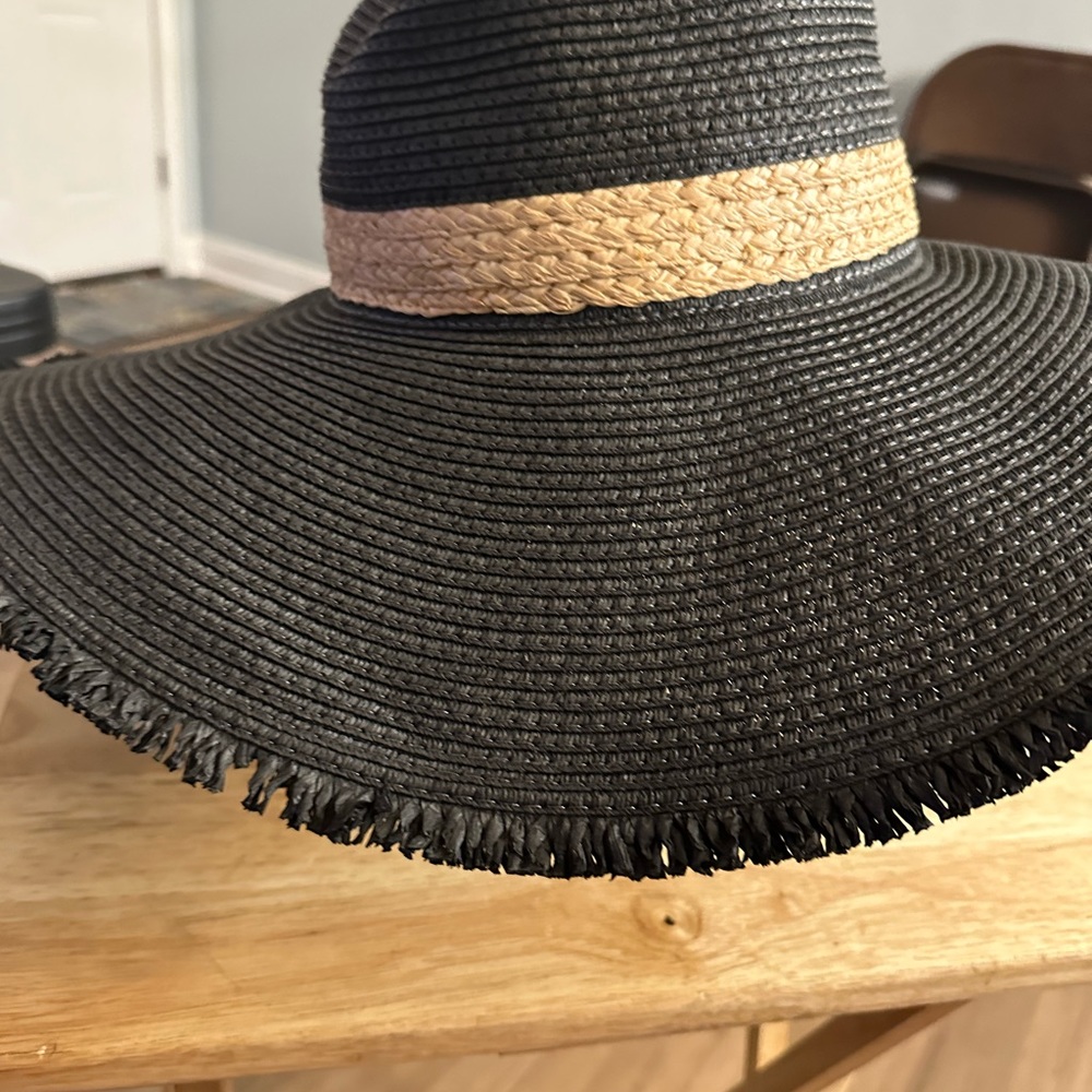 Beach hat - Picture 2 of 3